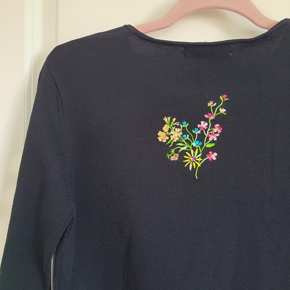 Northern Isles Black Button Up Floral Embroidered Cardigan Sweater Size Small - Picture 8 of 9
